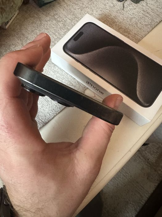 Продавам iPhone 15 Pro (256GB) BlackTitan