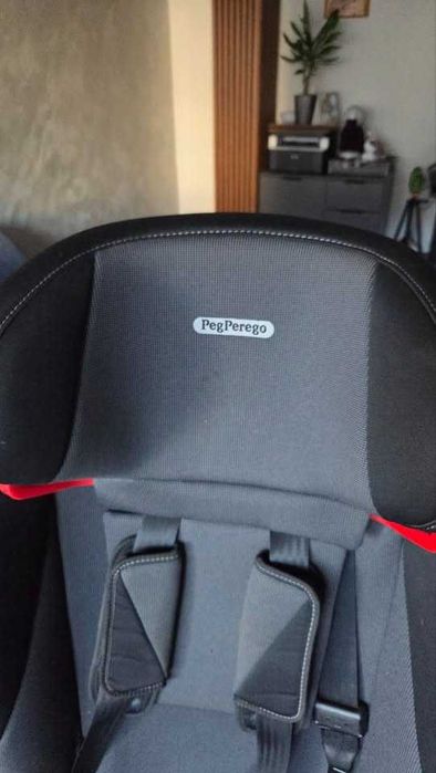 Продавам детско столче PegPerego, регулируемо от 9 до 18кг