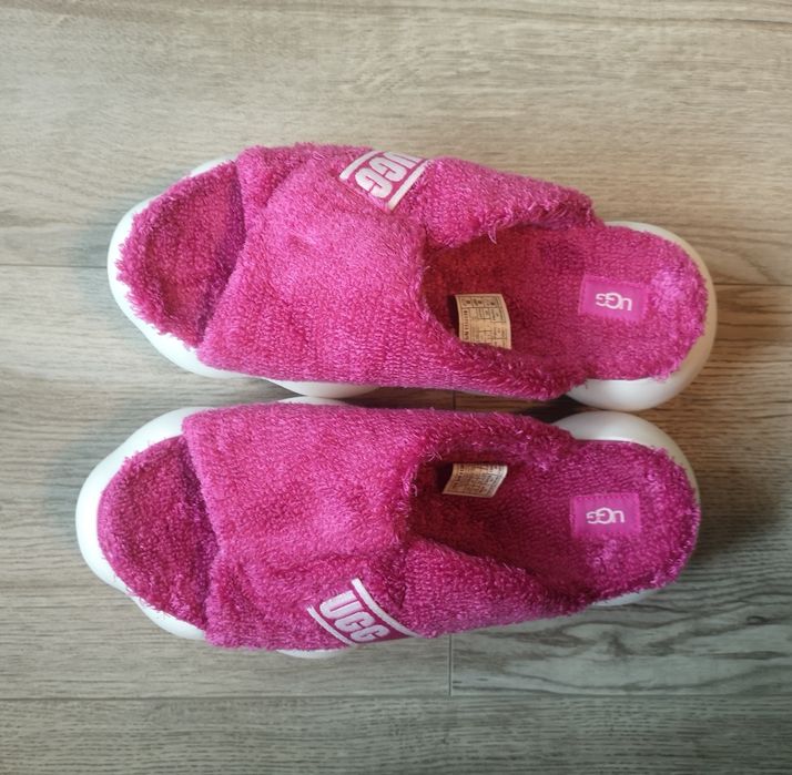 UGG  чисто НОВИ  чехли