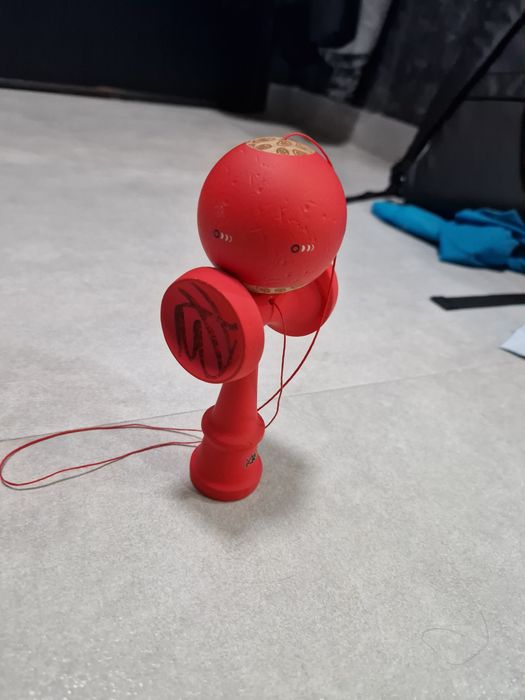 Kendama krom kolor semnata de ivan si xremus