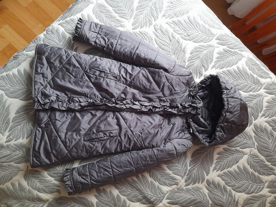 Продам пальто для девочки на рост 134