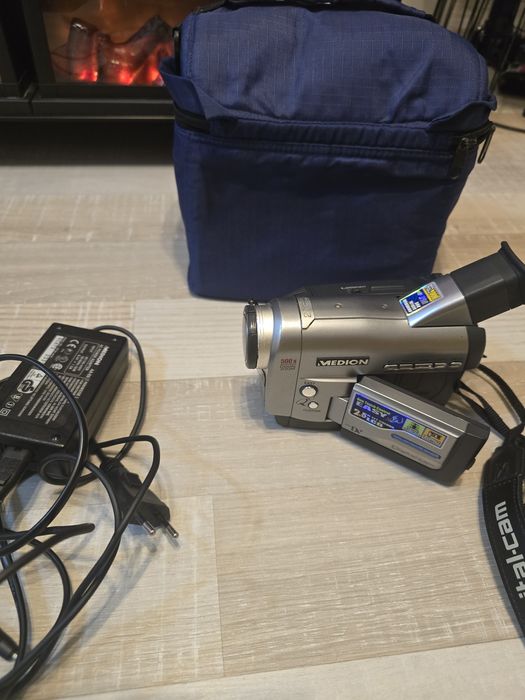 Vând cameră video Medion