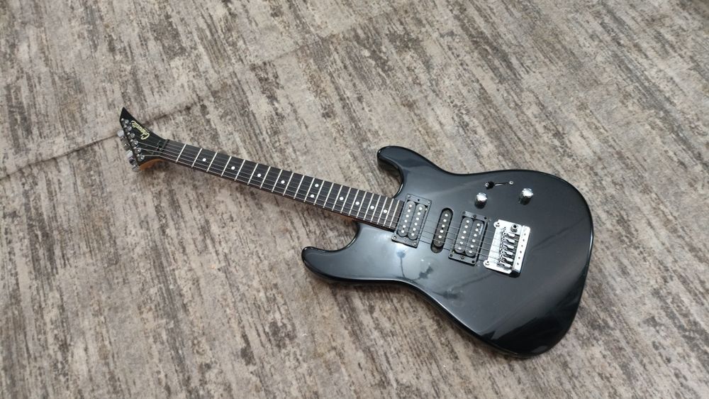 Charvette be charvel (made in Japan )