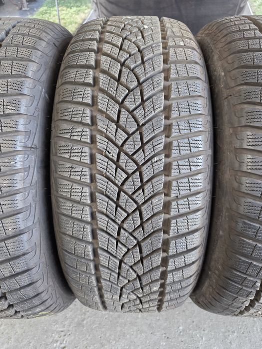 225/55/17 Goodyear 4бр