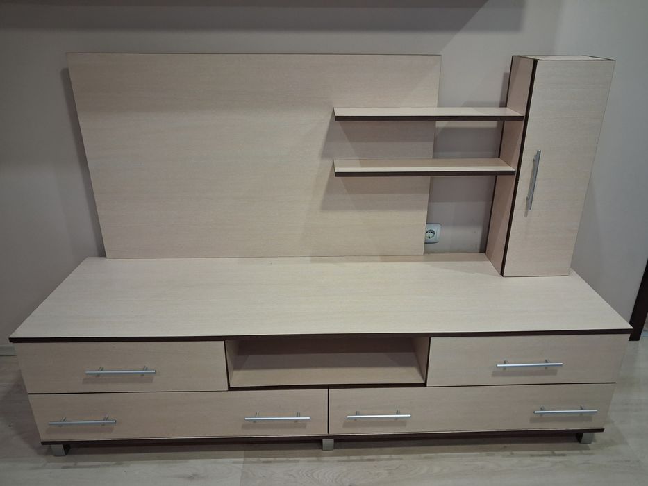 Телевизионен шкаф