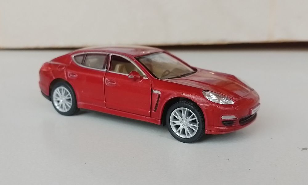 Porsche Panamera S, мащаб 1/40