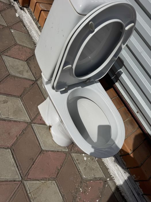 Унитаз с бачком