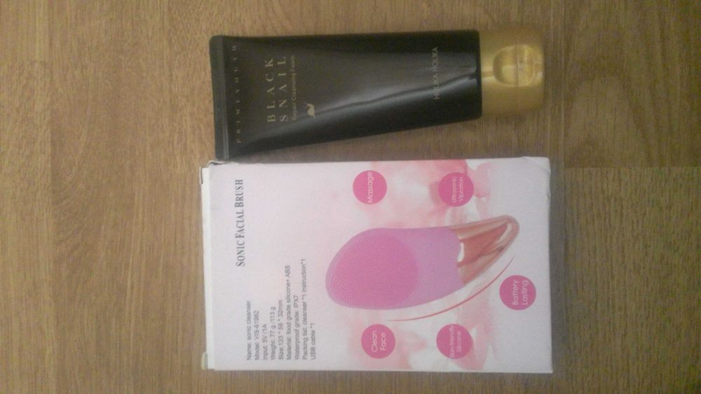 set curatare faciala(perie din silicon +crema de curatare )