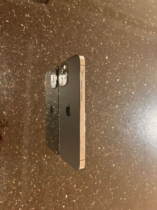 iPhone 12 Pro и Apple Airpods