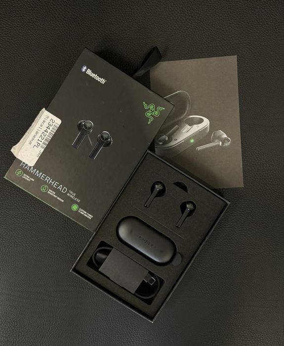 Продавам нови слушалки Razer Hammerhead TW