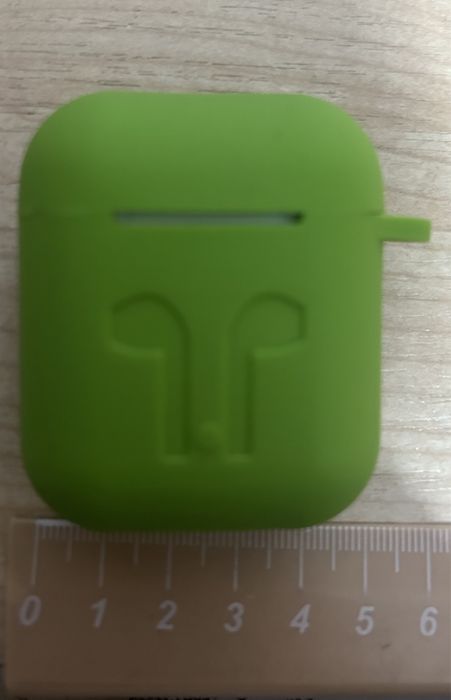 Продам чехлы на airpods (1-2)