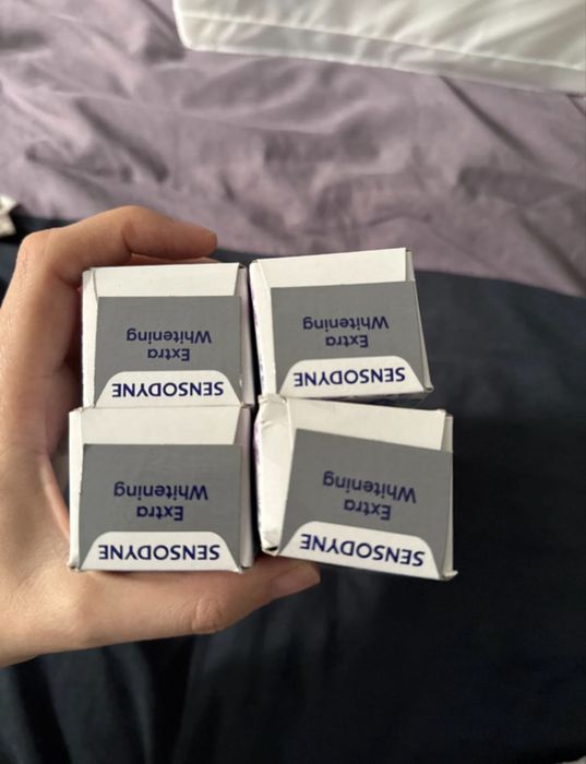 Set 4 paste de dinți Sensodyne Extra Whitening 100 ml