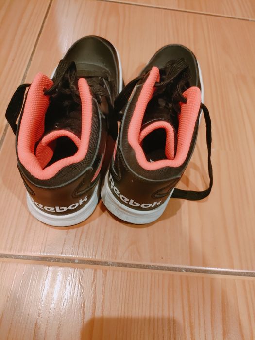 Gheata  Reebok 34 ca  noi. 22 cm