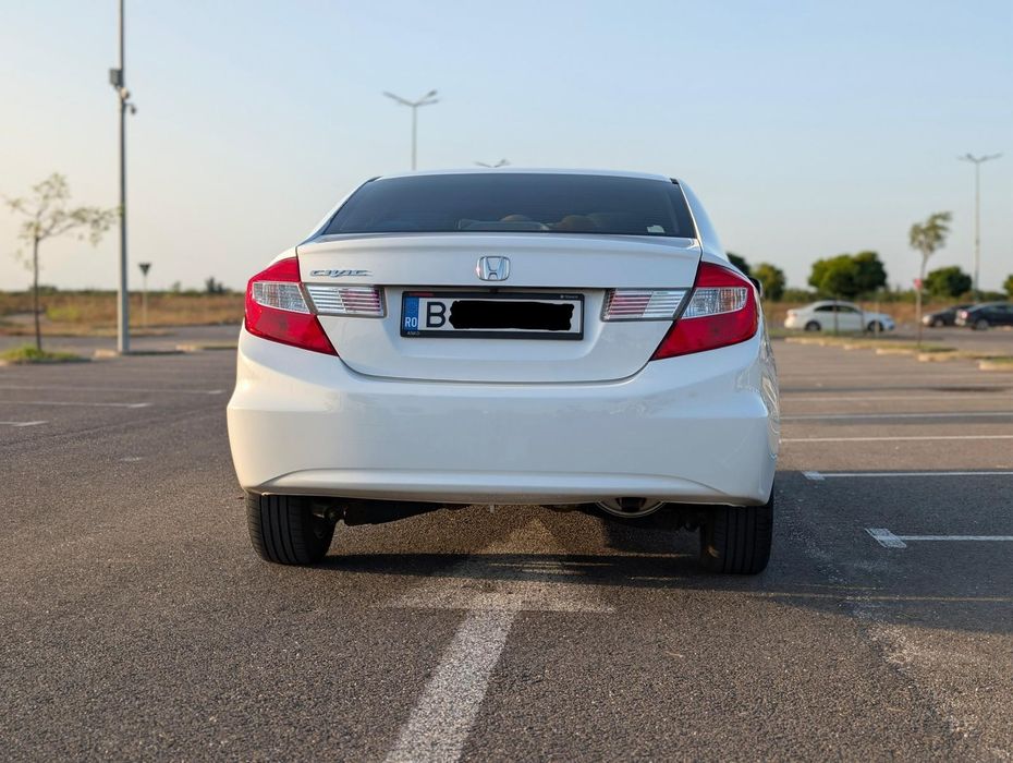 Honda Civic Sedan 1.8 i-VTEC 2016 – Unic proprietar – 108.000 km – Stare excelentă