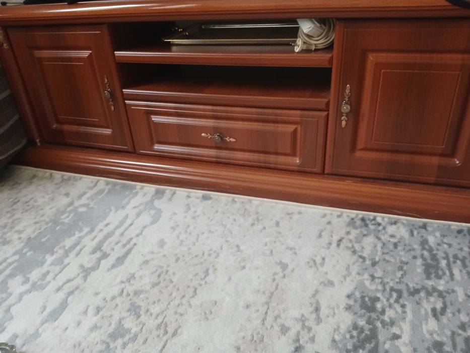 Стенка сотилади б/у