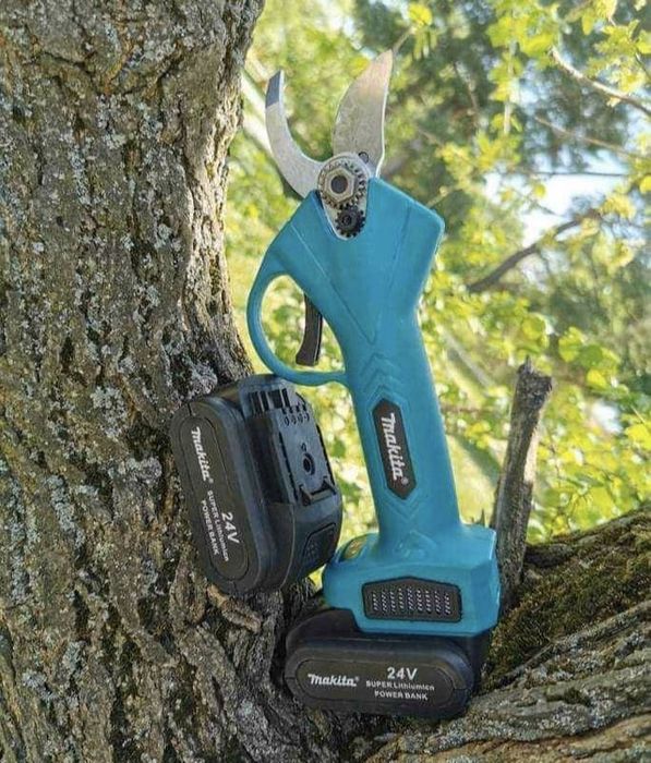 Безчеткова акумулаторна ножица Makita 24V