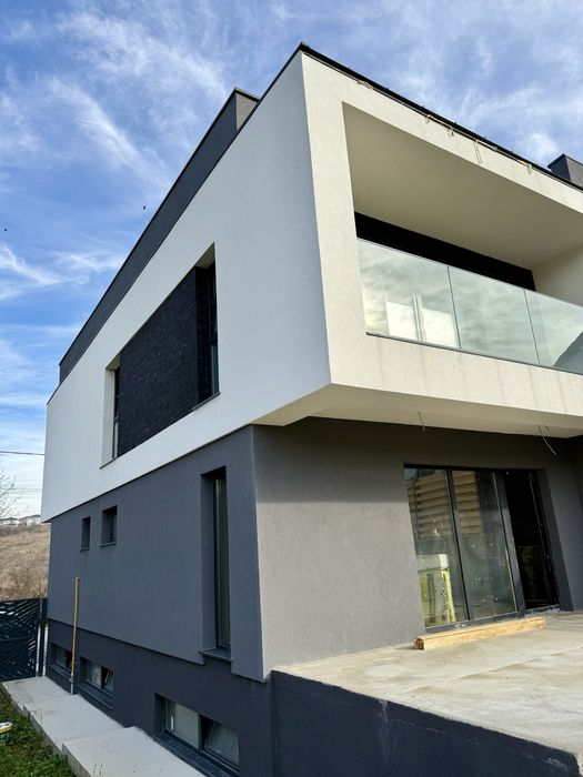 Casa noua cu 2 garaje in Dezmir 185mp utili