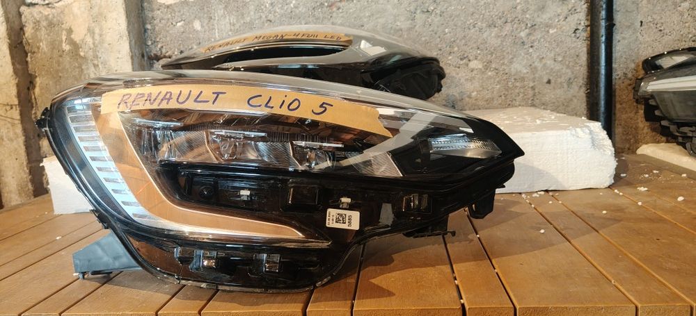 Оригинален фар за Renault Clio 5 full led