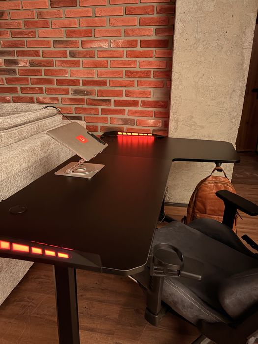 Birou si scaun egonomice de gaming. calitative