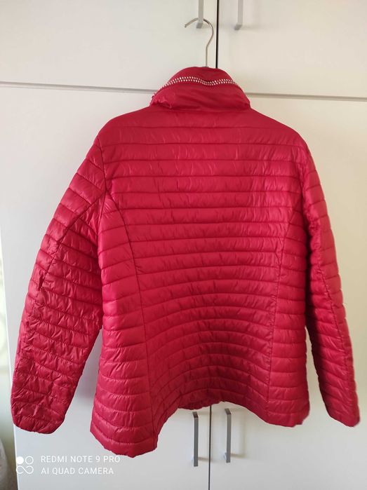 Дамско яко червено късо