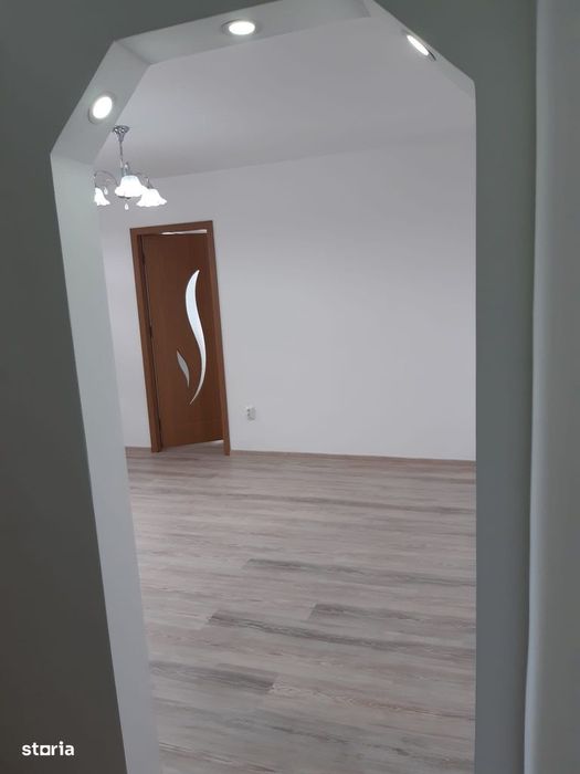 De inchiriat apartament cu 2 camere si balcon, renovat,mobilat 1100lei