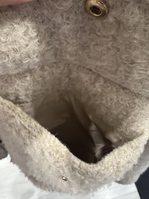 Палтенце Зара с дълбоки и функционални джобове