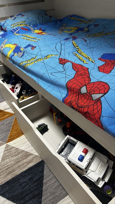 Продам двухярусную кровать