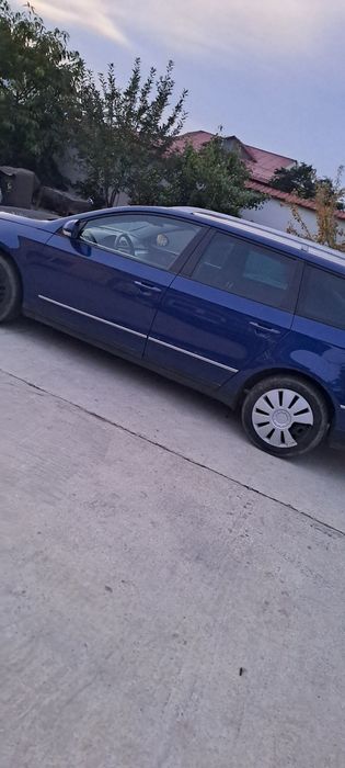 Vând usi stanga fata st spate vw Passat B6 break LC5E in stare foarte buna