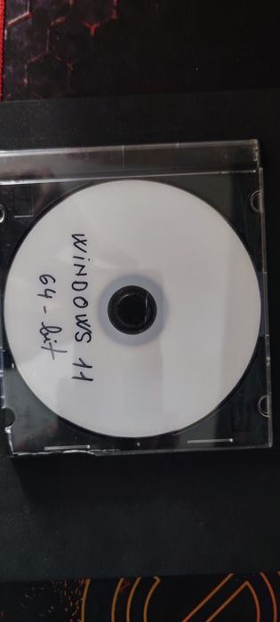 Stick-uri/DVD-uri cu Windows 10 / Windows 11