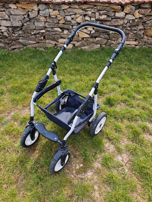 Бебешка / Детска Количка с Летен и Зимен Кош с Помпащи Гуми