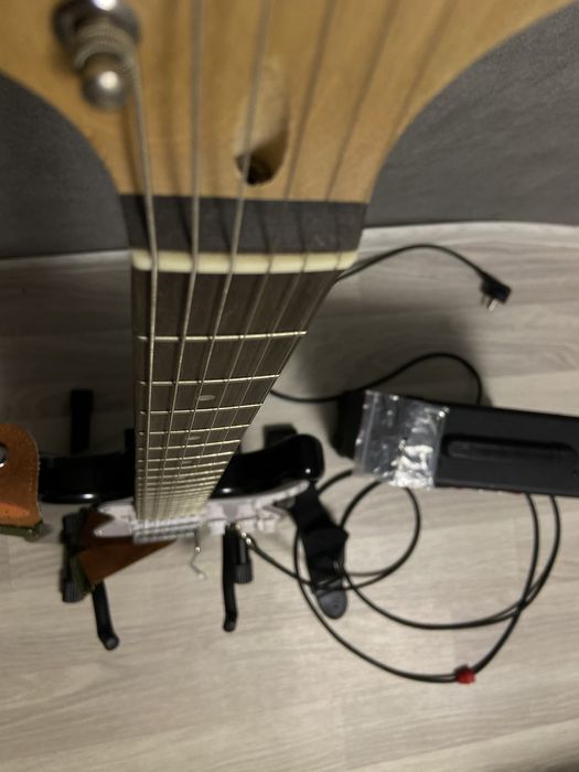 Электрогитара Stratocaster,с полным комплектом