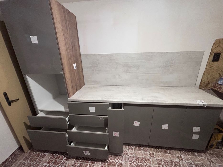 Кухня нова налична