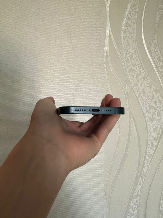 Продам айфон 13