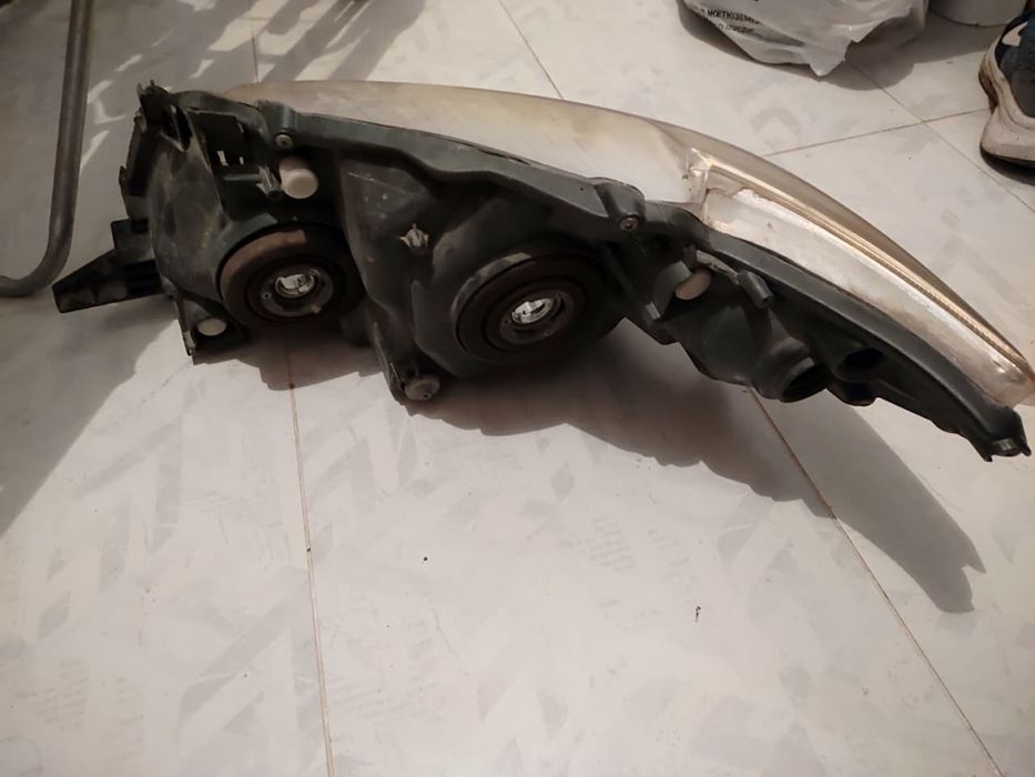 Фары Toyota corolla