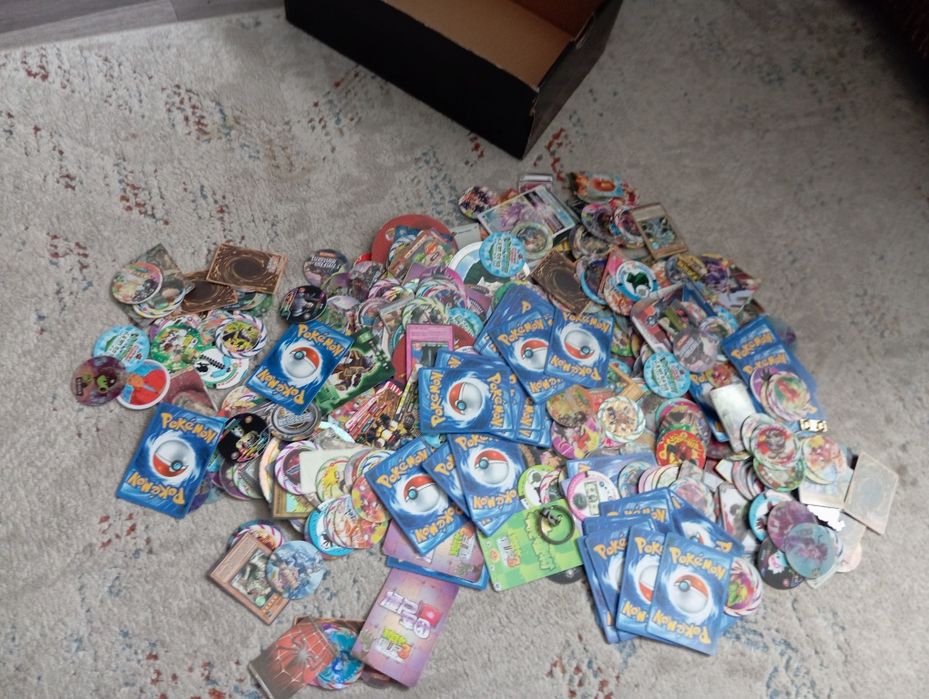 Продаются фишки, карточки Pokémon,PSP