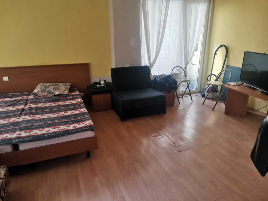 Дава се под наем Едностаен апартамент в Бургас, Славейков - 30 кв.м за 114.75 € - Снимка #1