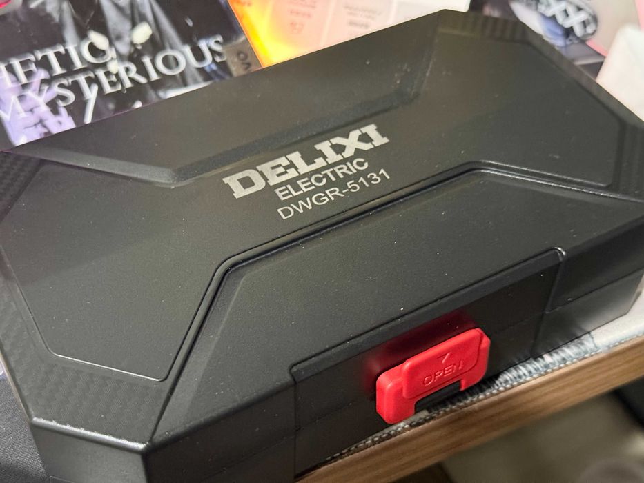 Бренд DELIXI DWGR-5131 набор отверток 164 в 1 очень полезен практичен.