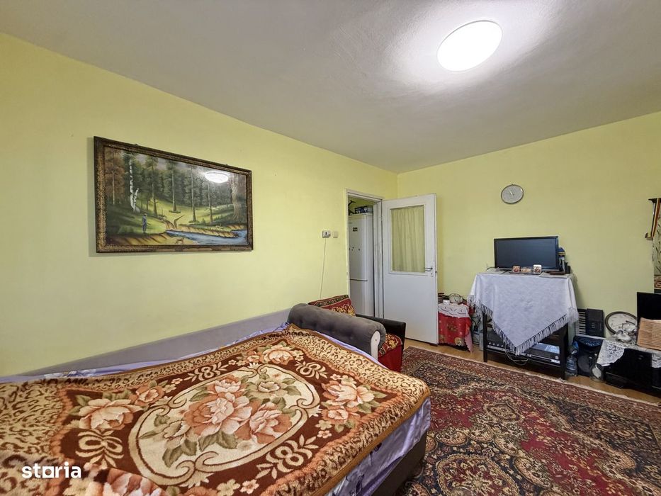 Apartament 2 camere, semidecomandat, etaj 3, zona Dambovita — fotografia 1