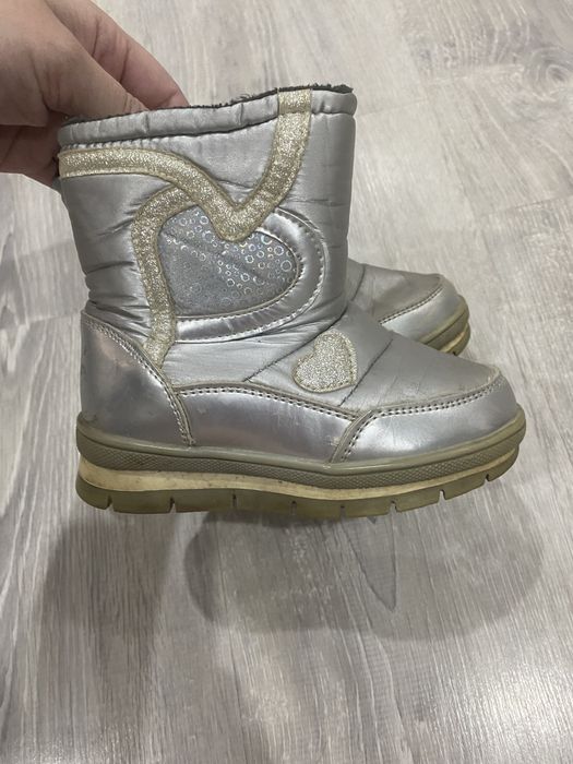 Продам зимние сапоги для девочки
