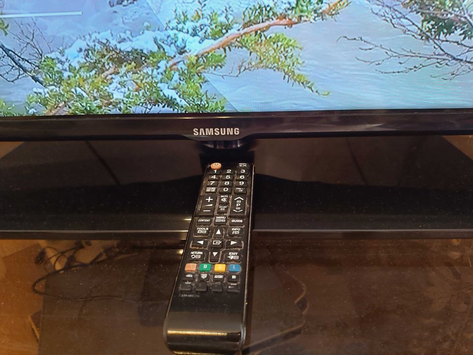 Продаю телевизор Самсунг.