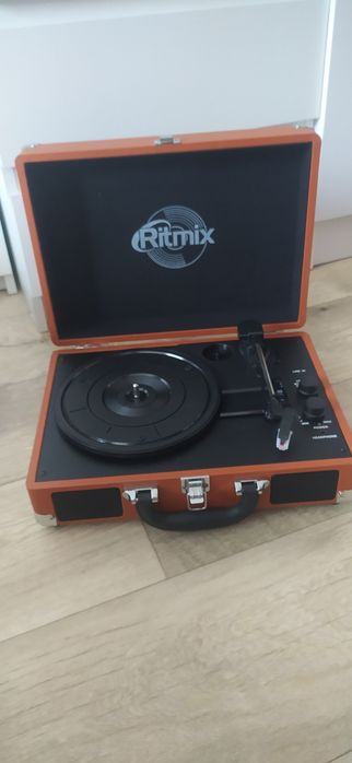 Проигрыватель виниловых пластинок Ritmix
