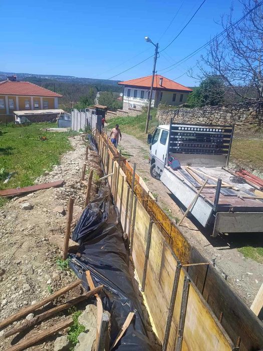 Услуги с багер, самосвал и строителна техника