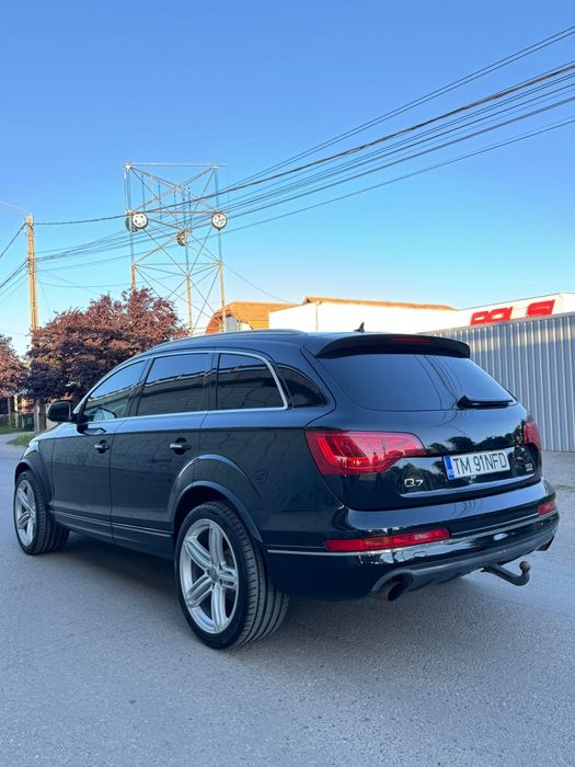 Vând Audi Q7 2011