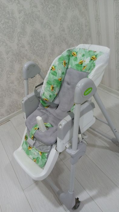 Продам детский столик фирма Justin