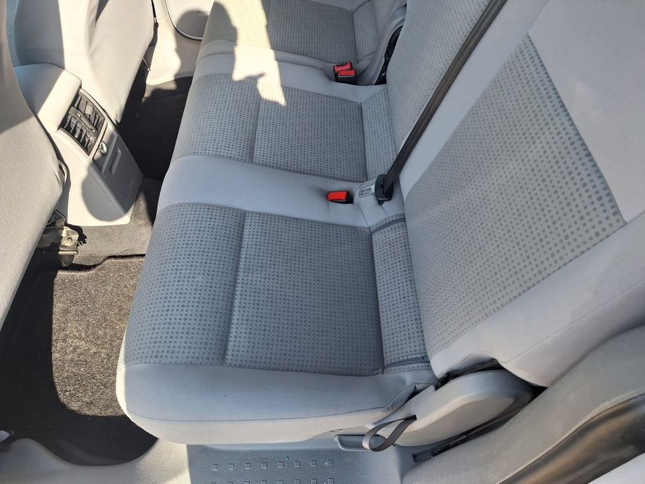 VW caddy 1,9 tdi 2010,5 locuri