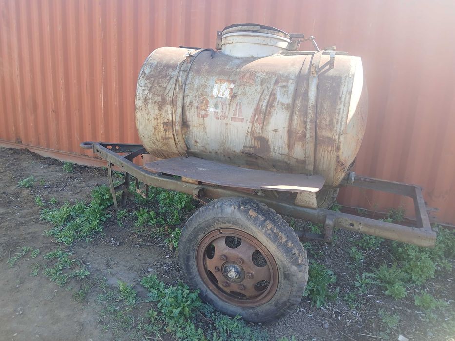 Продам Прицеп бочку 900 литров.