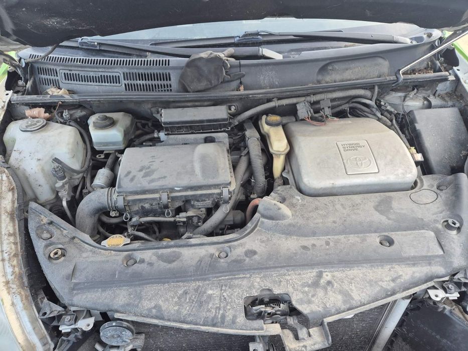 Продавам Тойота приус на части