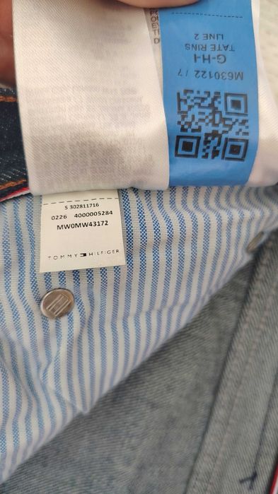 Чисто нови тъмно сини мъжки дънки TOMMY HILFIGER размер 31/32