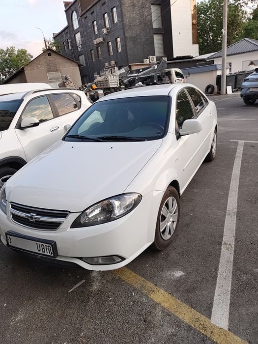 Автомабил Шевролет жентра