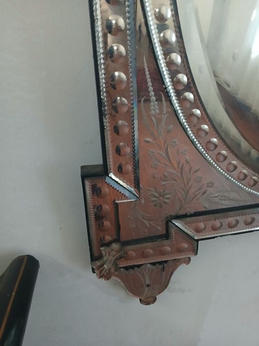 Vând oglindă venețiană superbă, o piesă de mobilier clasică și elegant
